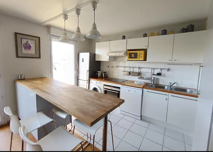 Nice Apartment Central Bordeaux דירה *