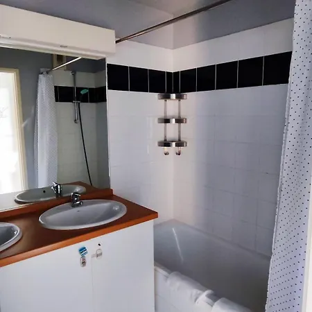 Апартаменты Nice Apartment Central Bordeaux Бордо