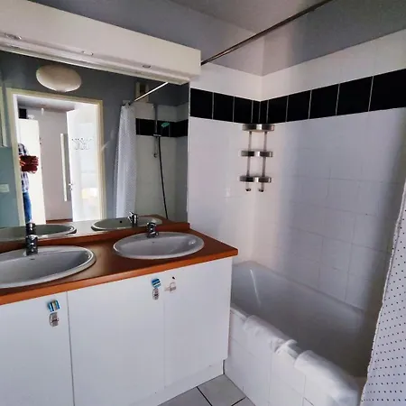 Апартаменты Nice Apartment Central Bordeaux Бордо